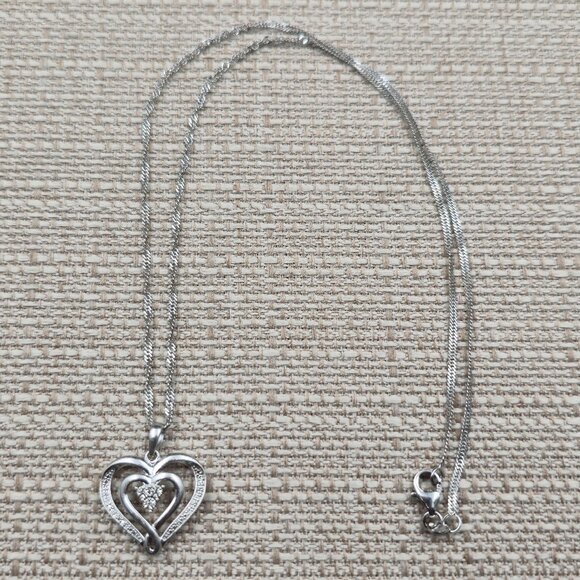 Jewelry - 18 Inch Sterling Silver Several Small Genuine Diamonds Heart Necklace A6365